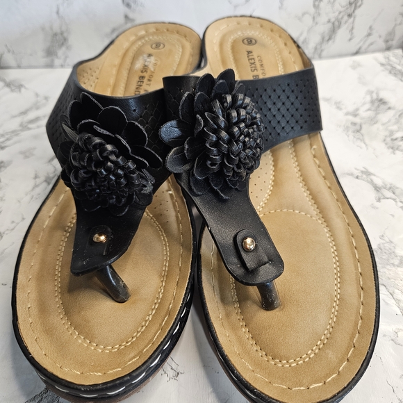Tan Black Sandals with Elegant Design. Size 9 - Picture 1 of 6